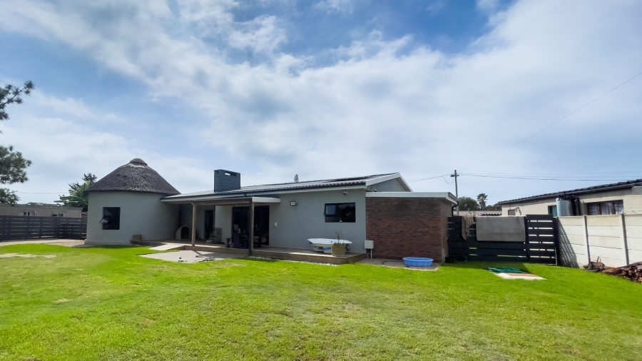 6 Bedroom Property for Sale in Riverside Western Cape
